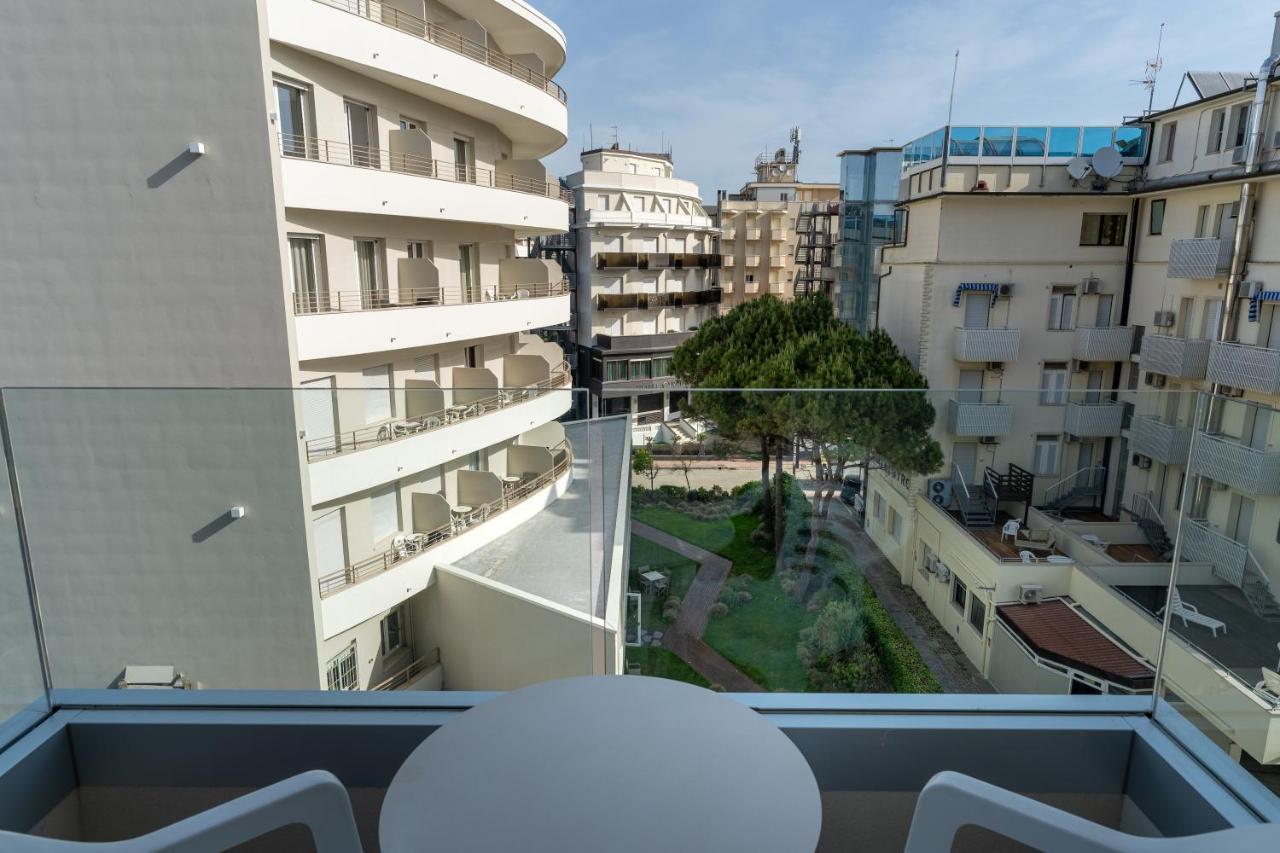 Hotel Majestic Milano Marittima Exterior photo